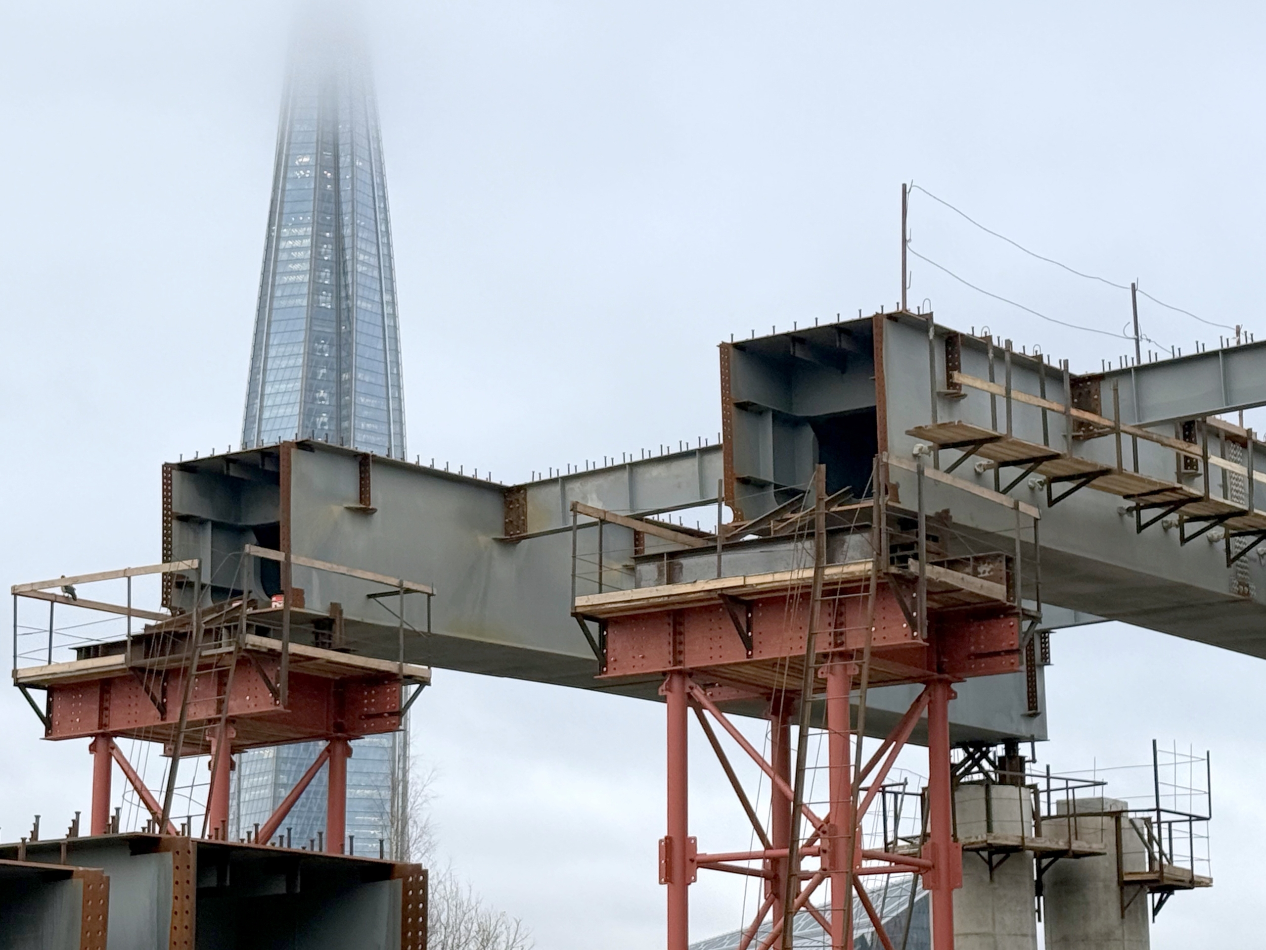 Фото к статье: Готовность магистрали М-32: активная фаза строительства путепровода