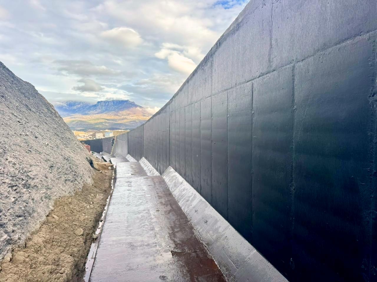 Фото к статье: Подпорная стена ПС-36: надежная опора для обходной дороги города Алушта