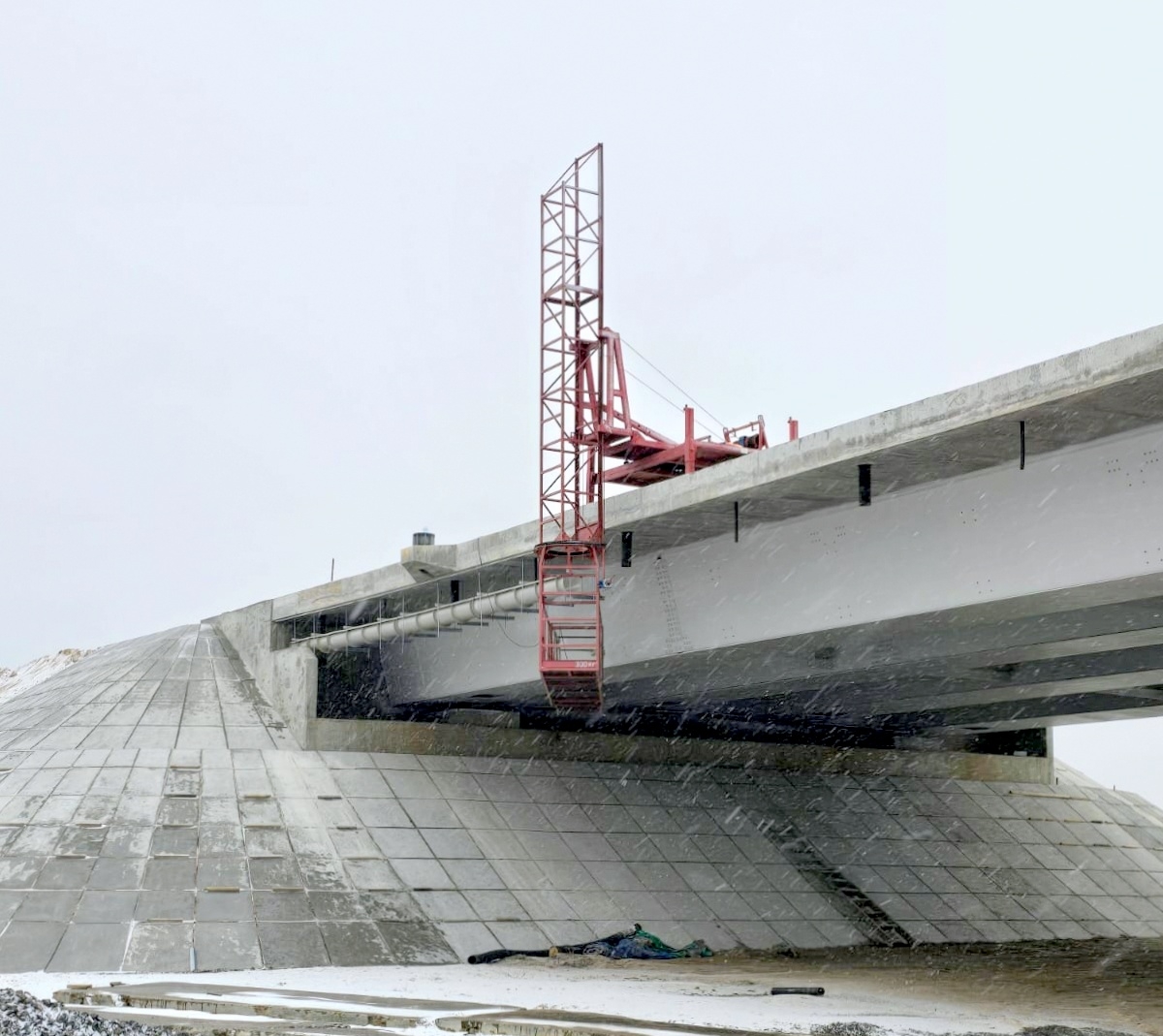 Фото к статье: Мобильная мостовая платформа "блюминг": незаменимый инструмент для работ под пролетами