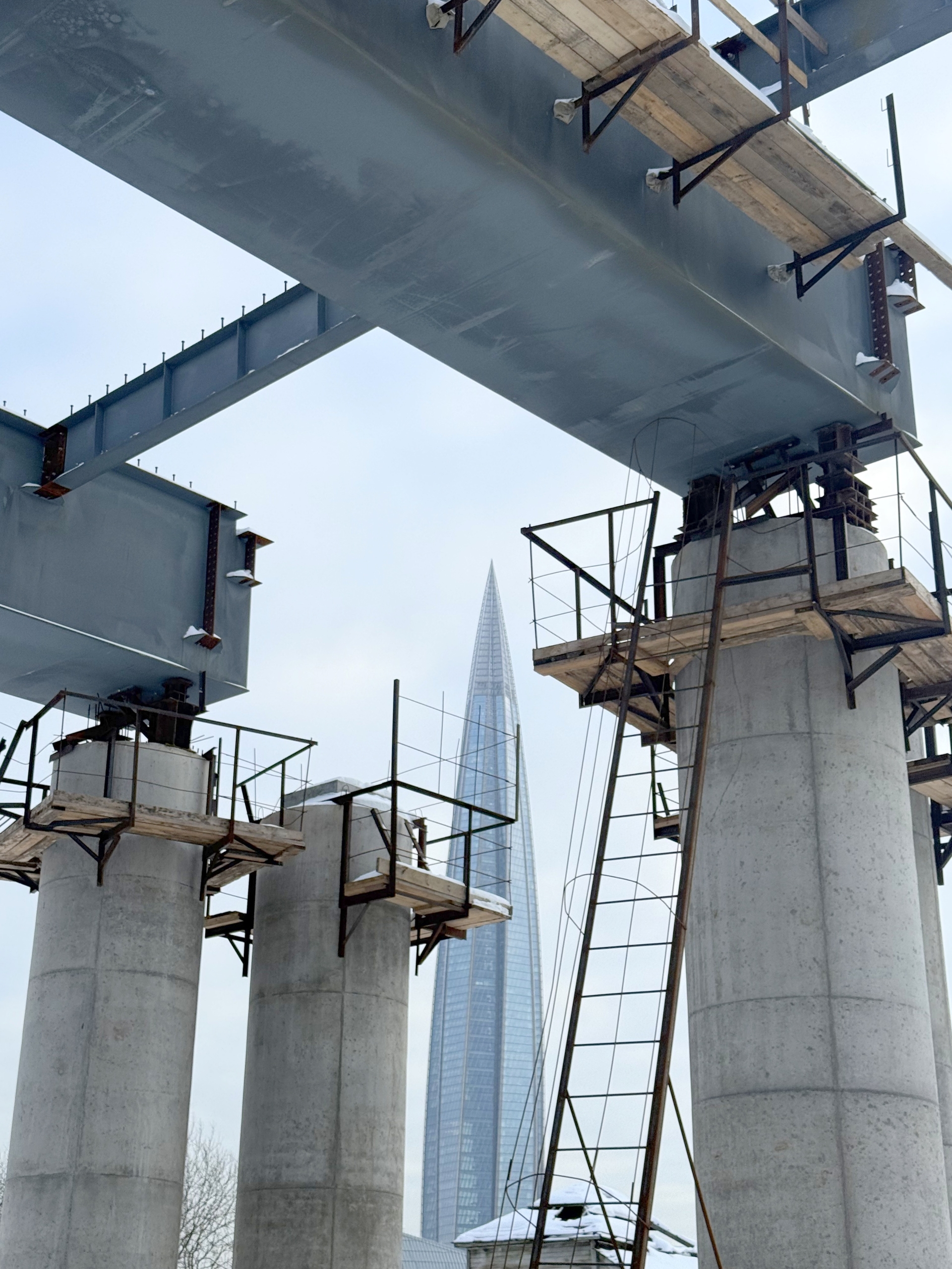 Фото к статье: Строительство путепровода на трассе М-32: активная фаза работ на севере Санкт-Петербурга