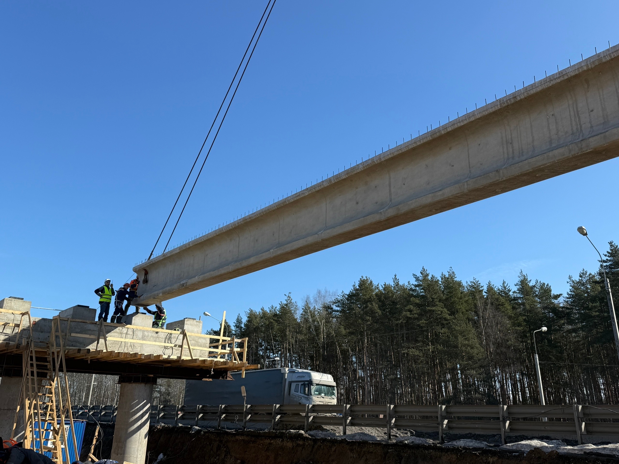Фото к статье: Старт монтажа балок