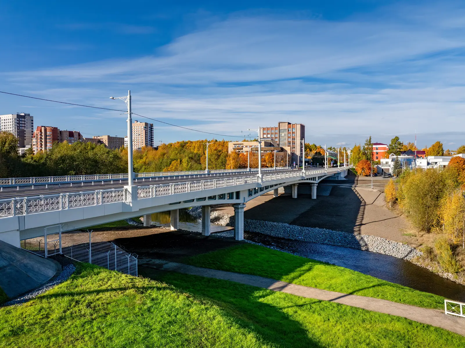 Фото Республика Карелия Мост через реку Лососинка в Петрозаводске