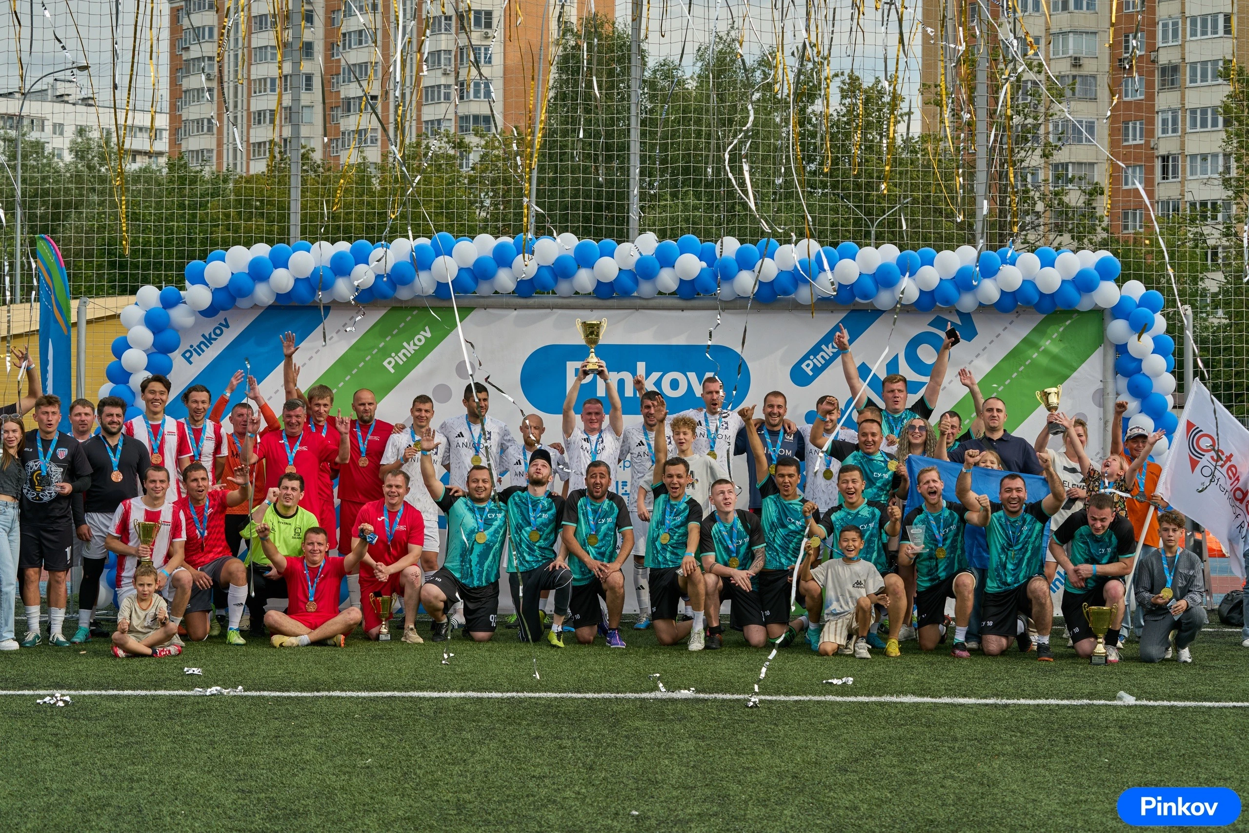 Фото к новости: «БалтМостСтрой» в спорте: от беговых трасс до футбольных полей!