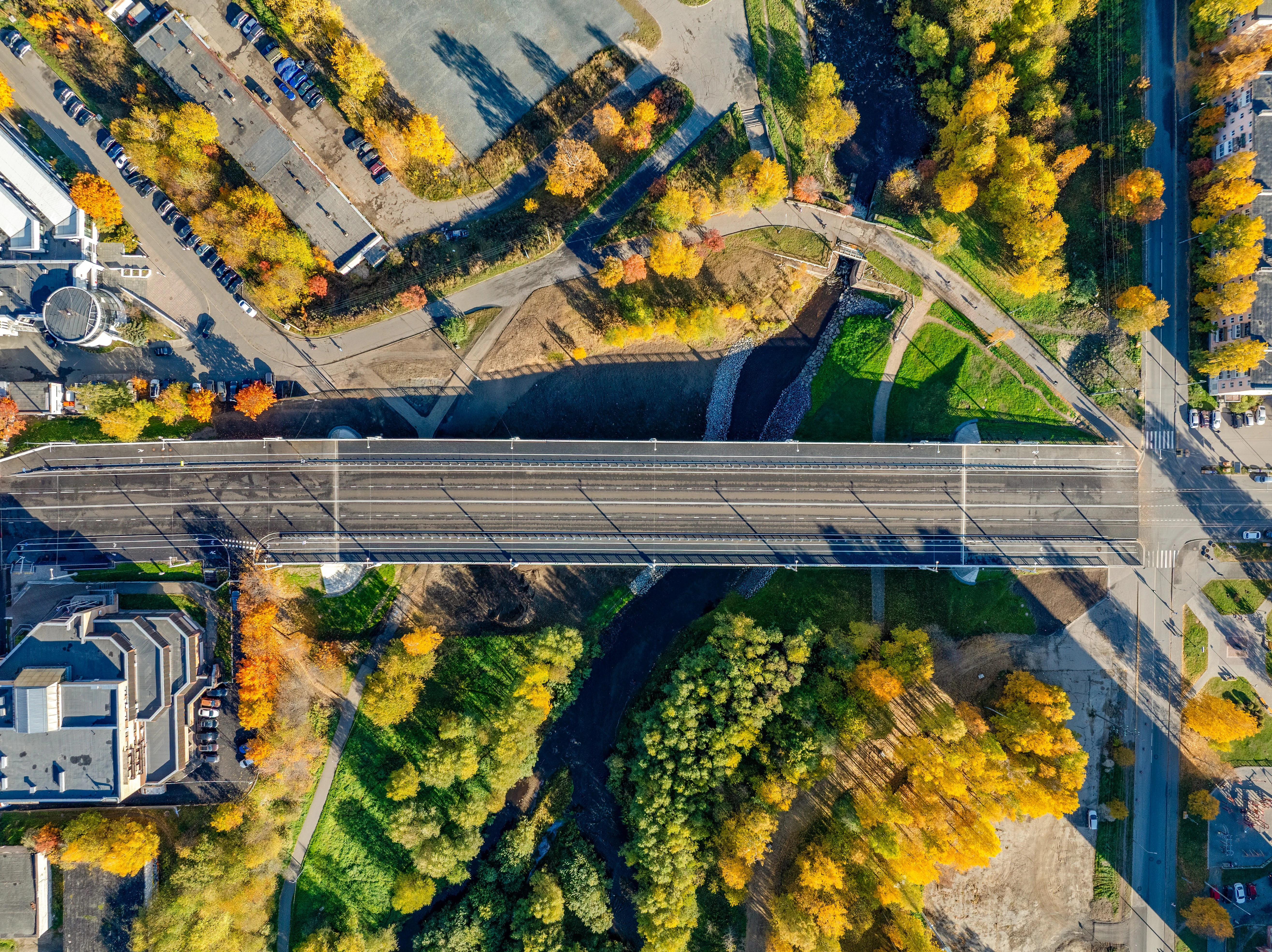 Фото к новости: Строительство моста через реку Лососинка в центре Петрозаводска - завершено!