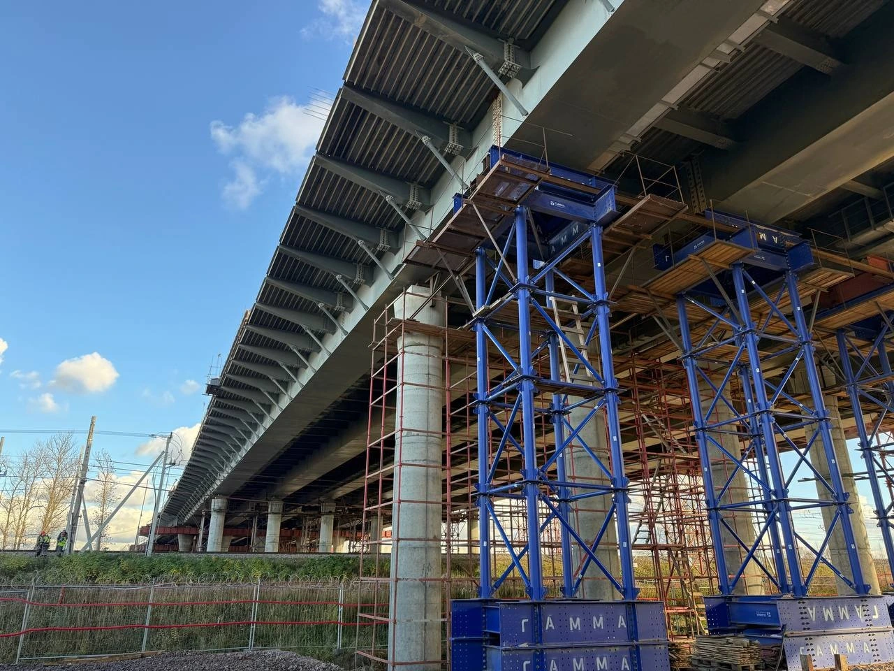 Фото к новости: Первый этап Южной широтной магистрали построен на 60%.