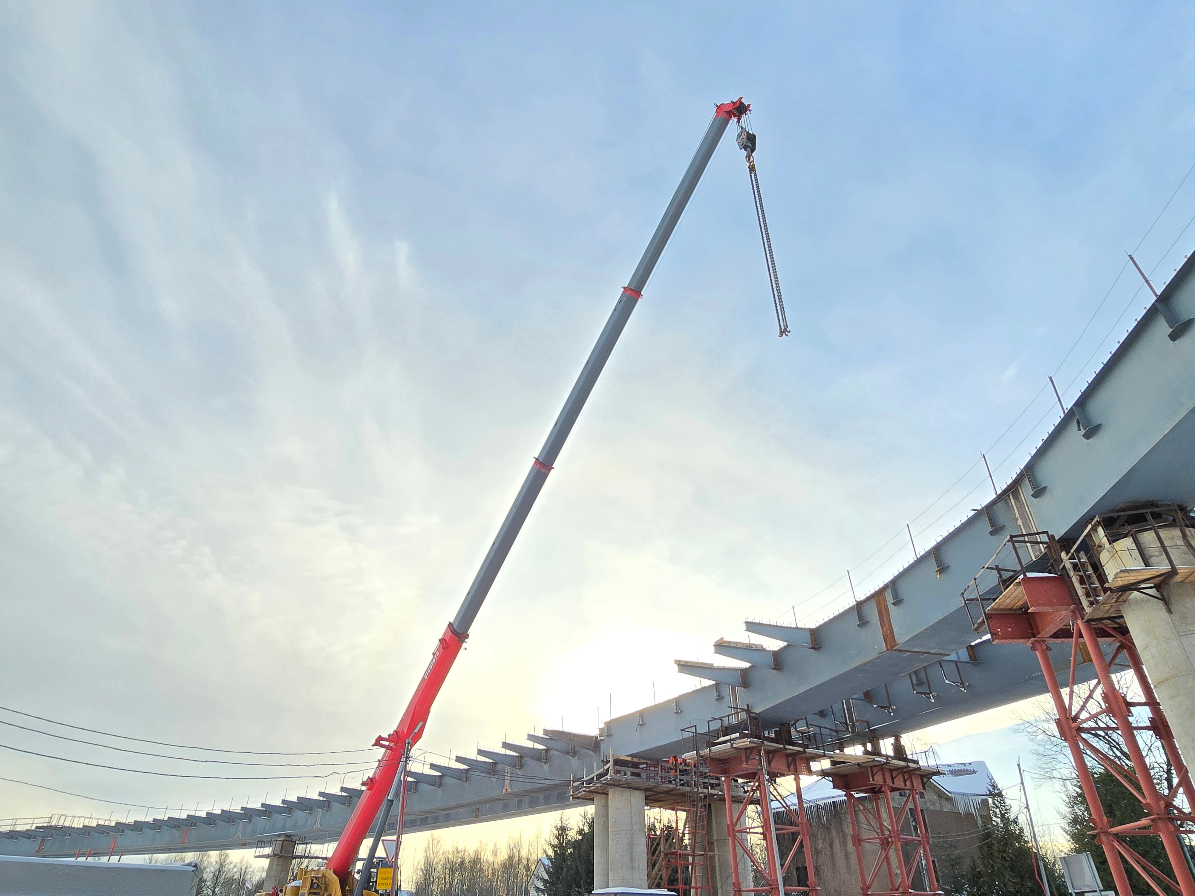 Фото к новости: На развязке в составе новой магистрали М-32 возводят первые съезды