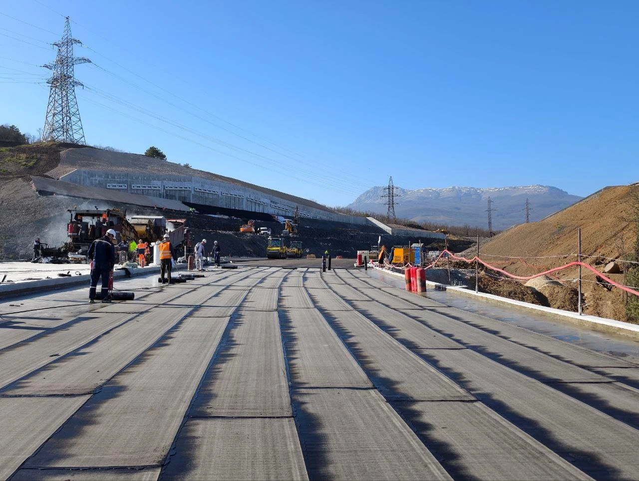 Фото к новости: Автомобильная объездная дорога вокруг Алушты готова на 80 процентов.