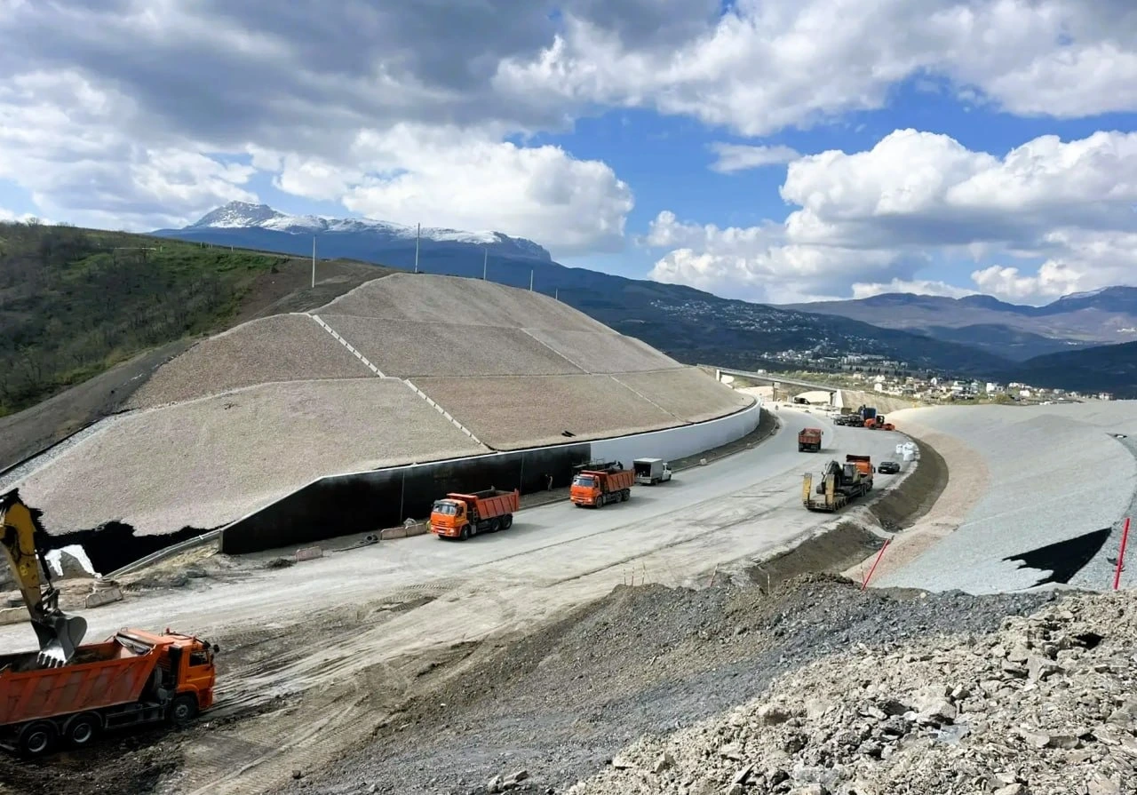 Фото к новости: Объездную дорогу Алушту в Крыму строят с опережением графика.